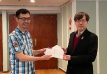 【近百紐約台僑搶簽罷免連署 基進王興煥見證並帶回連署書】