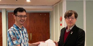 【近百紐約台僑搶簽罷免連署 基進王興煥見證並帶回連署書】