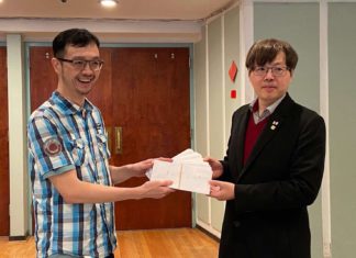 【近百紐約台僑搶簽罷免連署 基進王興煥見證並帶回連署書】